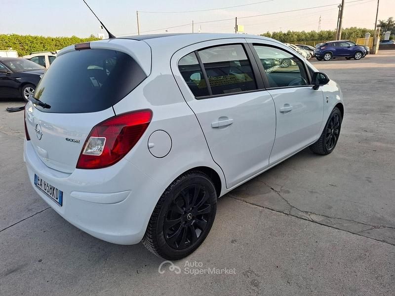 Usata Opel Corsa 75 CV (55 kW) 2010 Bianco Berlina