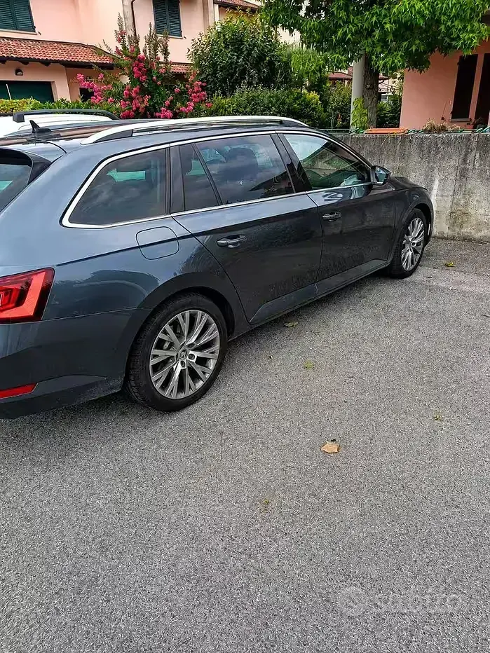 Usata Skoda Superb 150 CV (110 kW) 2021 Grigio Station wagon