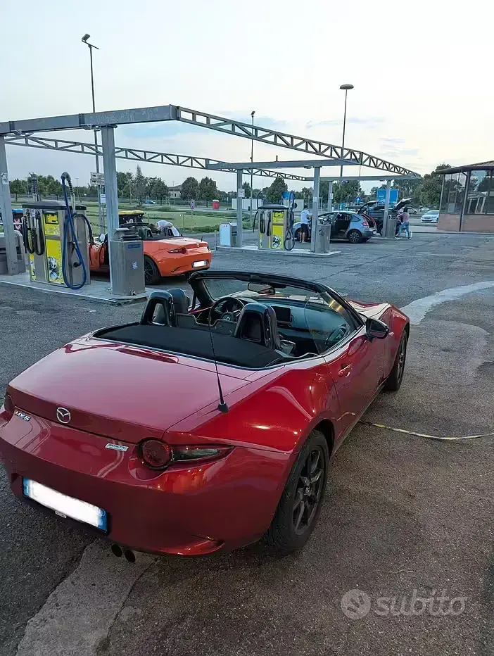 Usata Mazda MX5 Exceed 131 CV (96 kW) 2017 Rosso Cabrio