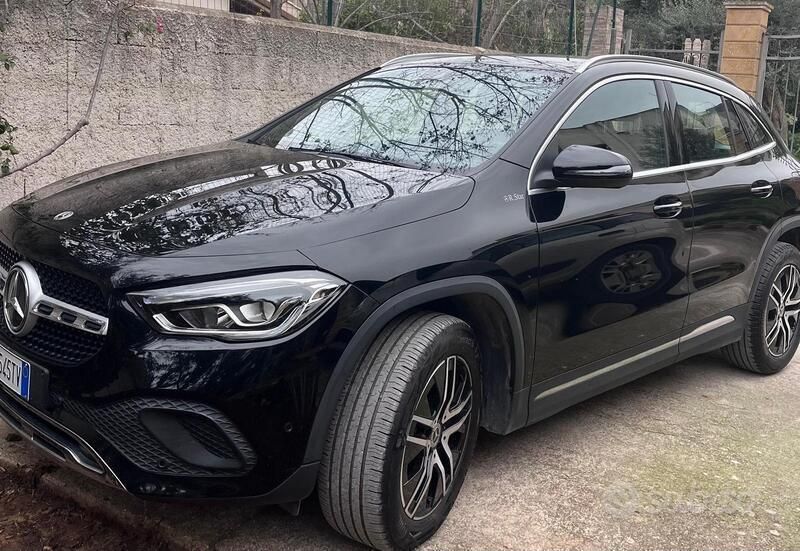Usata Mercedes GLA180 116 CV (85 kW) 2022 Nero SUV