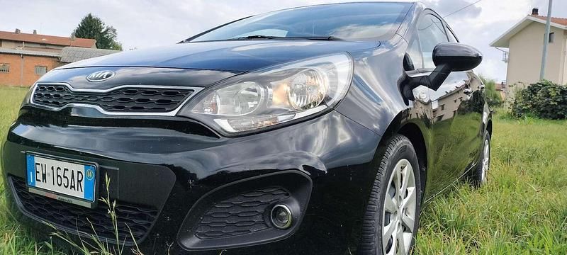 Usata Kia Rio Active 75 CV (55 kW) 2014 Berlina