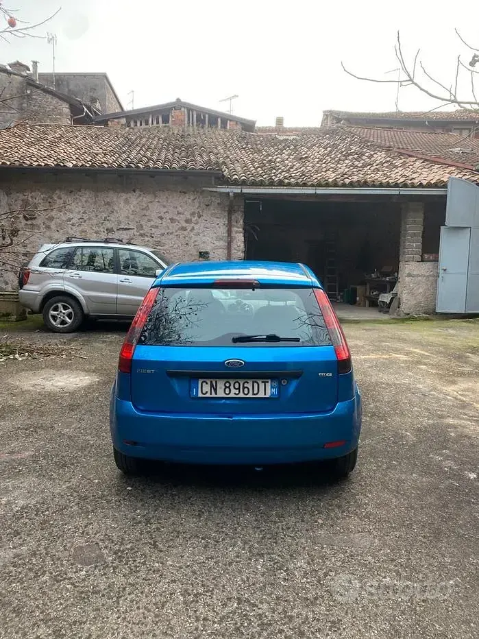 Usata Ford Fiesta 90 CV (66 kW) 2004 Utilitaria