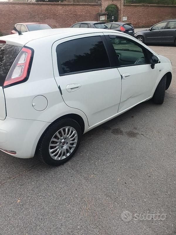 Bianco Usata 2013 Fiat Grande Punto Due volumi | 1999 € (Super prezzo) - Immagine 1/4