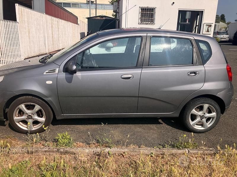 Usata Chevrolet Aveo 84 CV (61 kW) 2011 Grigio Utilitaria