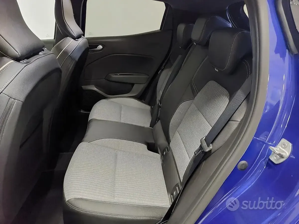 Usata Renault Clio V Techno 91 CV (66 kW) 2025 Blu/azzurro Berlina