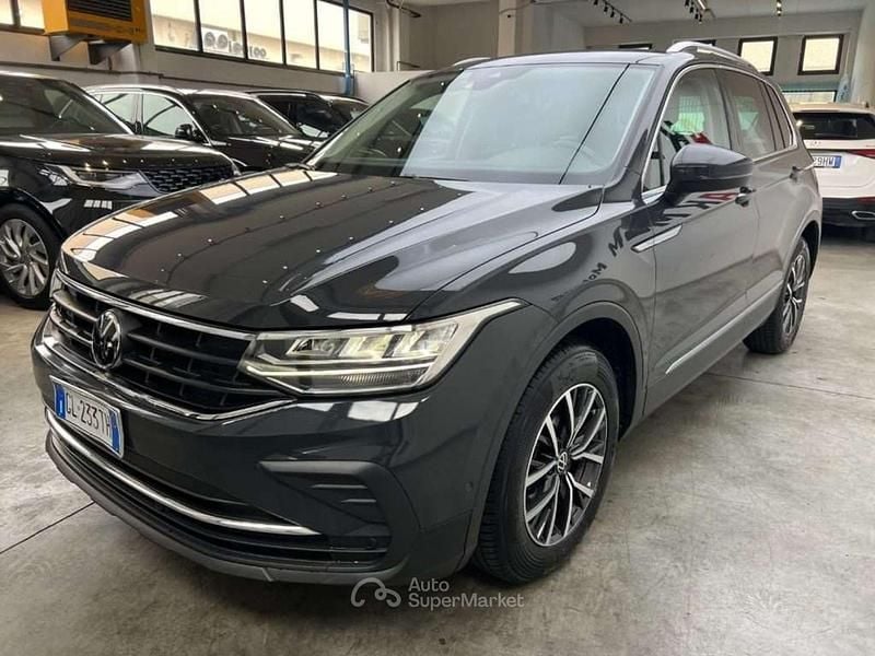 Usata VW Tiguan Life 150 CV (110 kW) 2022 Grigio scuro SUV