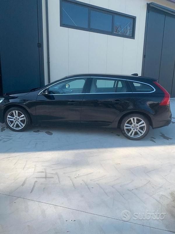 Usata Volvo V60 115 CV (84 kW) 2012 Nero Station wagon