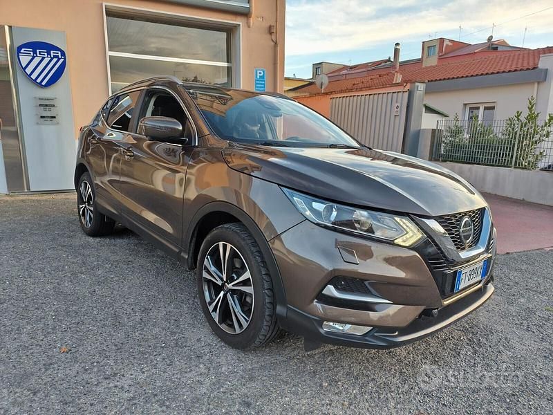 Usata Nissan Qashqai N-Connecta 116 CV (85 kW) 2018 Marrone SUV