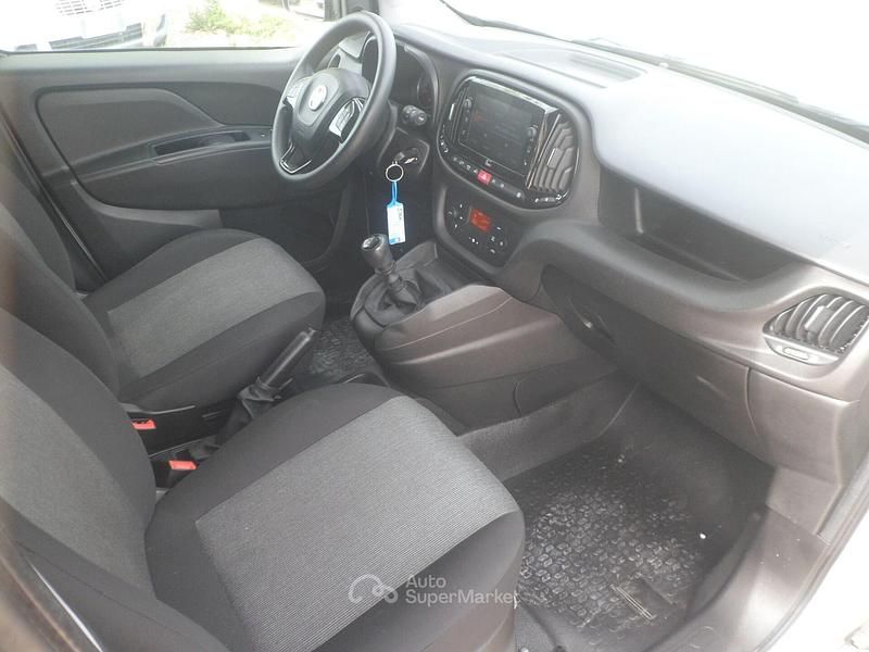 Usata Fiat Doblò 120 CV (88 kW) 2022 Grigio Monovolume