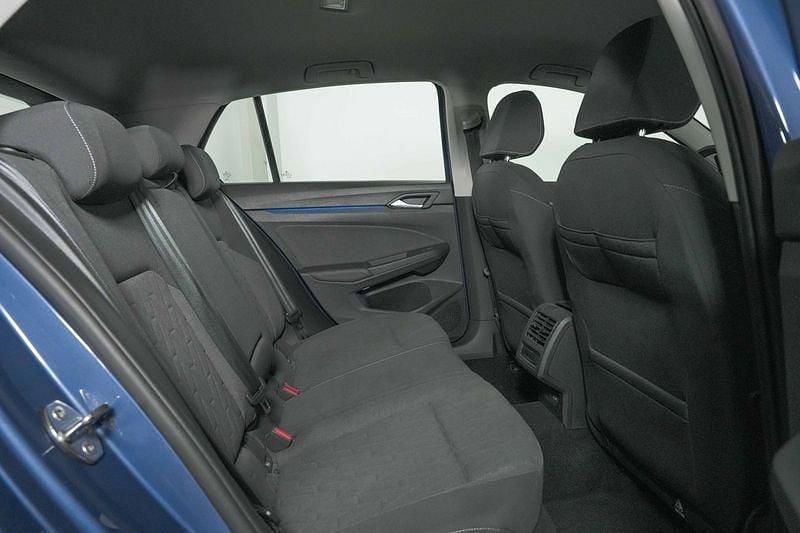 Usata VW Golf VIII Life 116 CV (85 kW) 2025 Blu