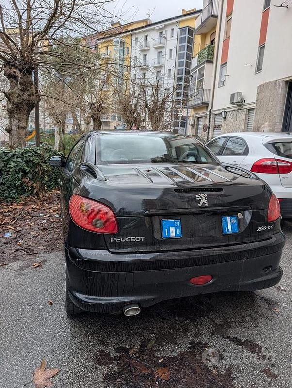 Usata Peugeot 206 CC 110 CV (80 kW) 2006 Nero Cabrio