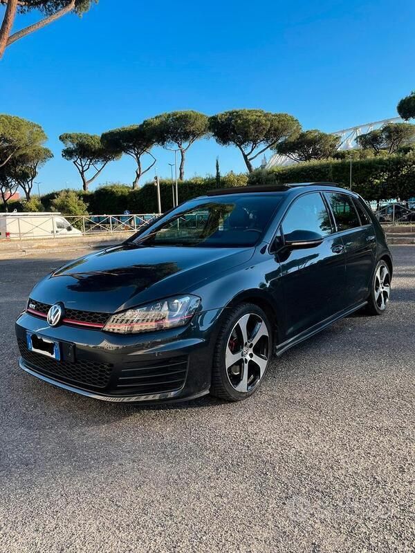 Grigio Usata 2016 VW Golf VII GTI Tre volumi | 17.500 € (Buon prezzo) - Immagine 1/4