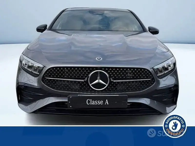 Usata Mercedes A180 Advanced Plus 116 CV (85 kW) 2025 Grigio scuro metallizzato Berlina