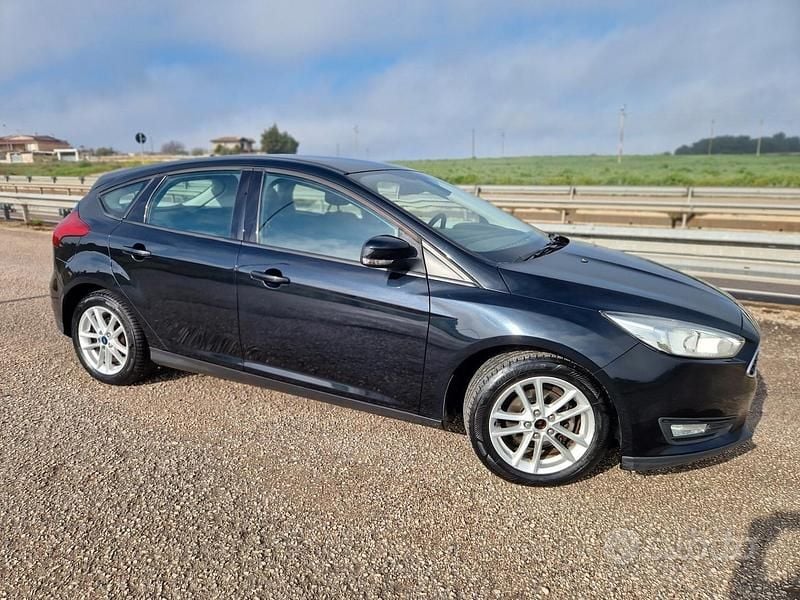 Begagnad Ford Focus Titanium 95 HK (69 kW) 2015 Svart Sedan