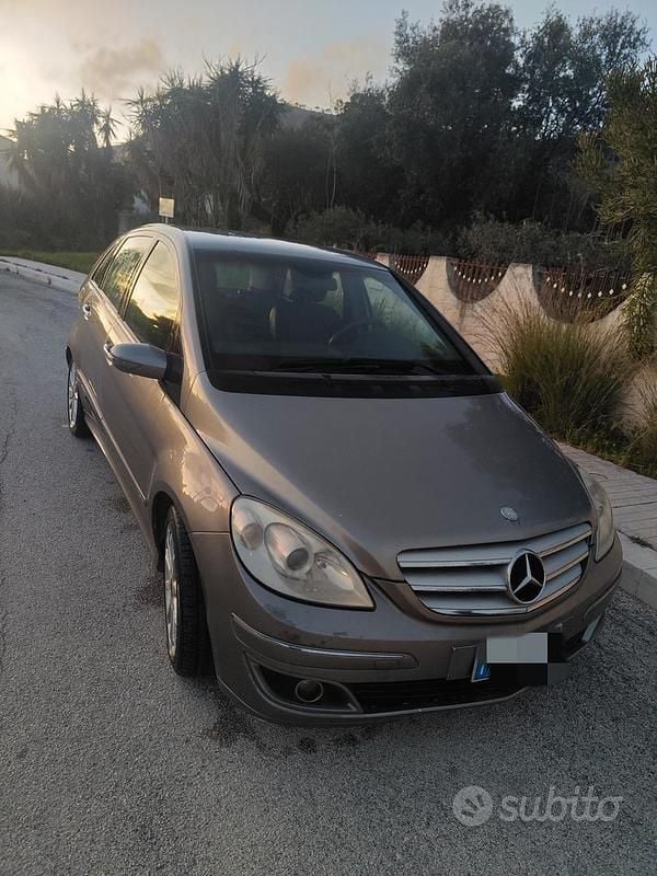 Usata Mercedes B180 109 CV (80 kW) 2007 Grigio Monovolume