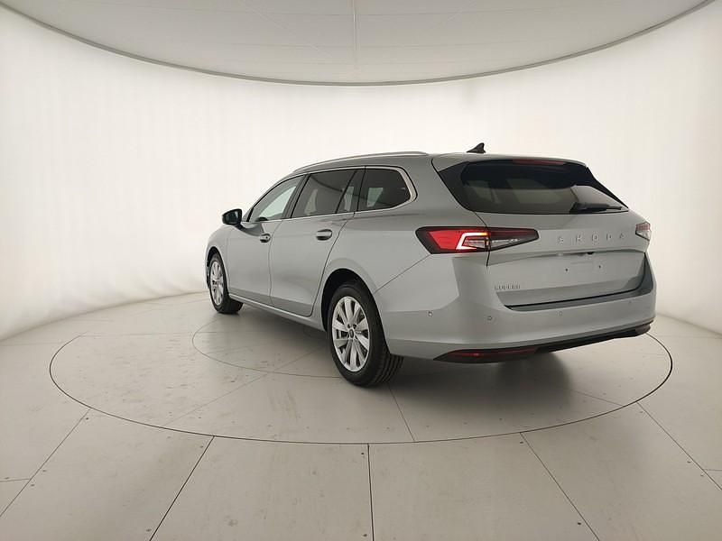 Nuova Skoda Superb Style 150 CV (110 kW) 2026 Argento pebble metallizzato Station wagon