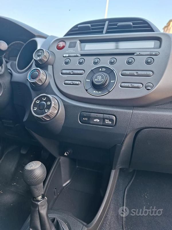 Usata Honda Jazz 90 CV (66 kW) 2010 Nero Utilitaria