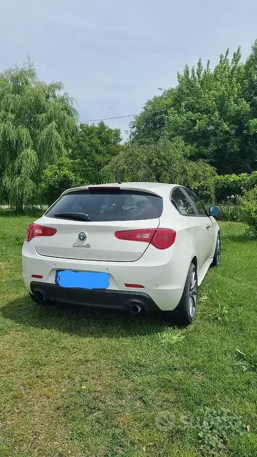 Usata Alfa Romeo Giulietta 140 CV (102 kW) 2011 Bianco Utilitaria