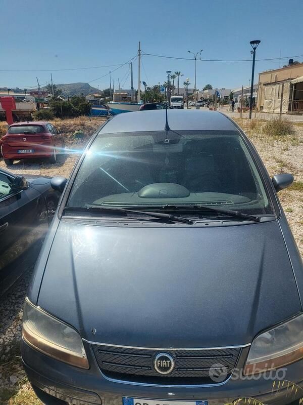 Grigio Usata 2006 Fiat Idea Monovolume | 3000 € (Buon prezzo) - Immagine 1/4