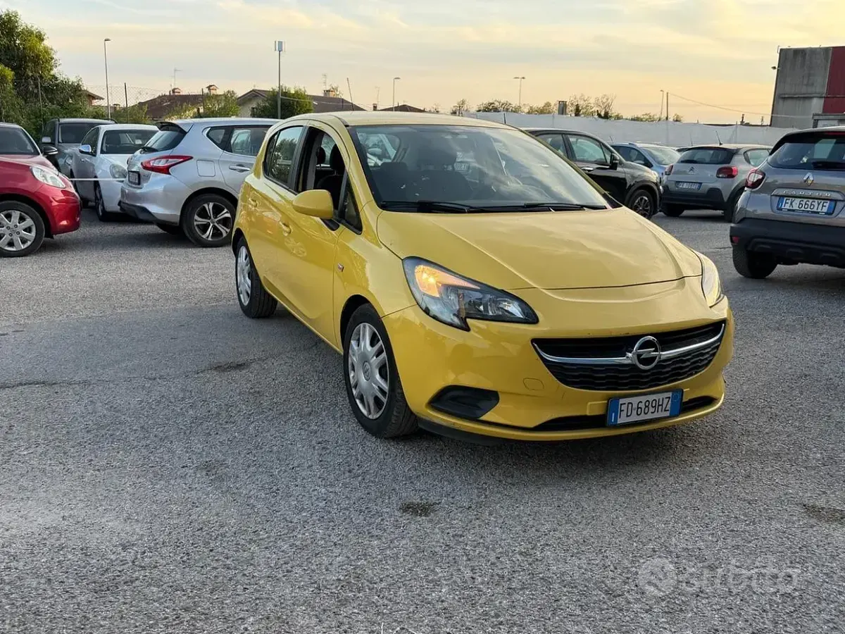 Usado Opel Corsa 90 CV (66 kW) 2016 Amarillo Utilitario