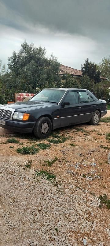 Usata Mercedes E200 1991 Nero Berlina