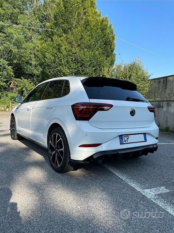 Usata VW Polo R-line 95 CV (69 kW) 2023 Bianco Utilitaria