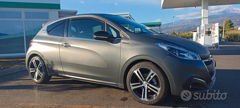 Usata 2016 Peugeot 208 Due volumi | 14.000 € (Molto cara) - Immagine 1/4