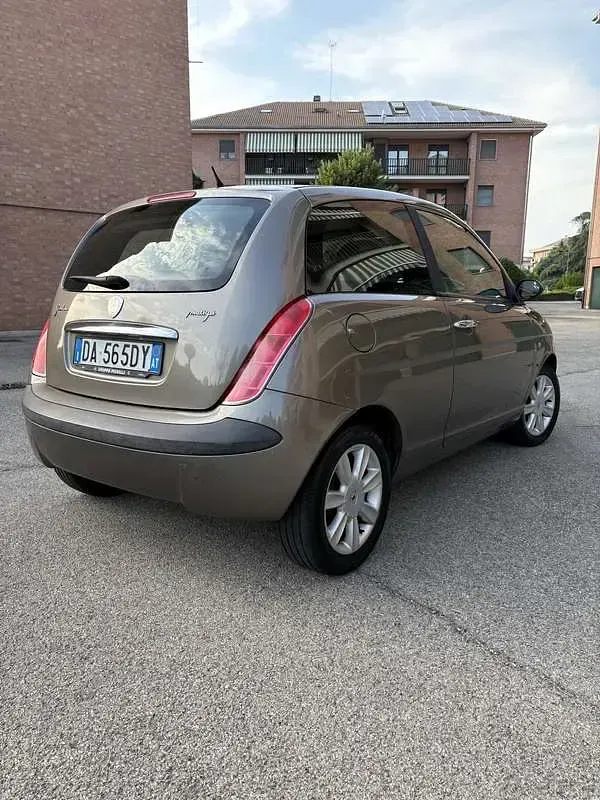 Usata Lancia Ypsilon 69 CV (50 kW) 2006 Grigio Utilitaria