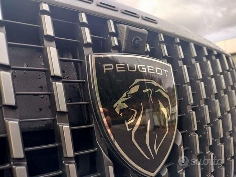 Usata Peugeot 2008 Allure 102 CV (75 kW) 2025 Grigio SUV