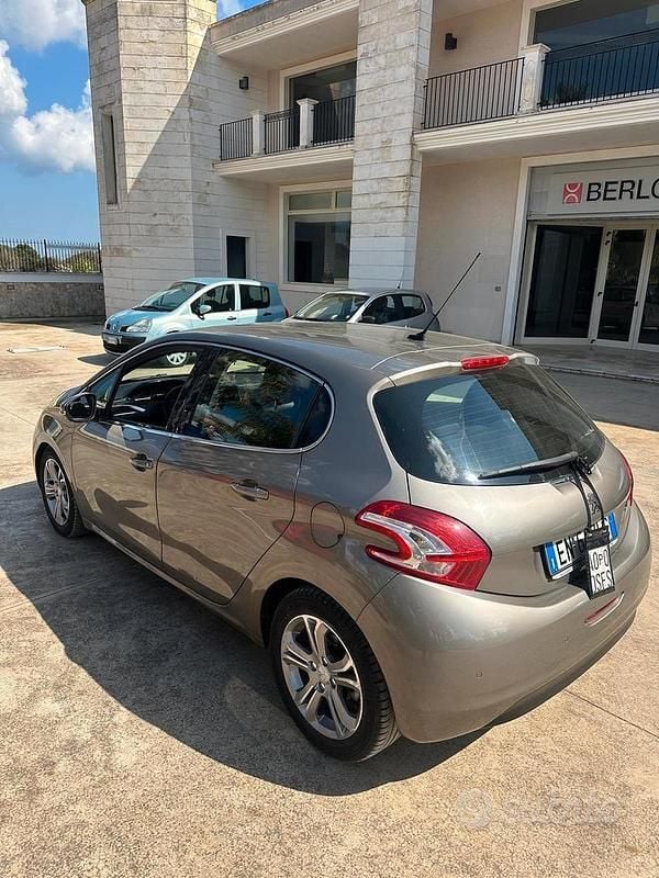 Usata Peugeot 208 95 CV (69 kW) 2012 Grigio Utilitaria
