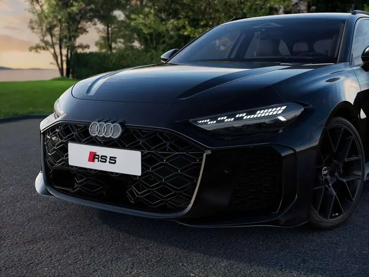 Nuova Audi RS5 Performance 639 CV (469 kW) 2026 Nero mythos Station wagon