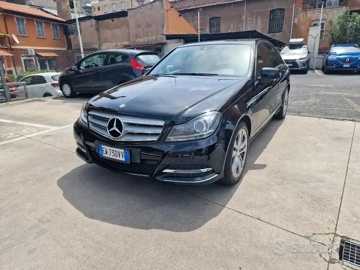 Usata Mercedes C220 Exclusive 170 CV (125 kW) 2013 Viola Berlina