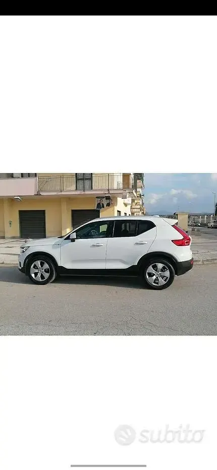 Usata Volvo XC40 Momentum 150 CV (110 kW) 2019 Bianco SUV