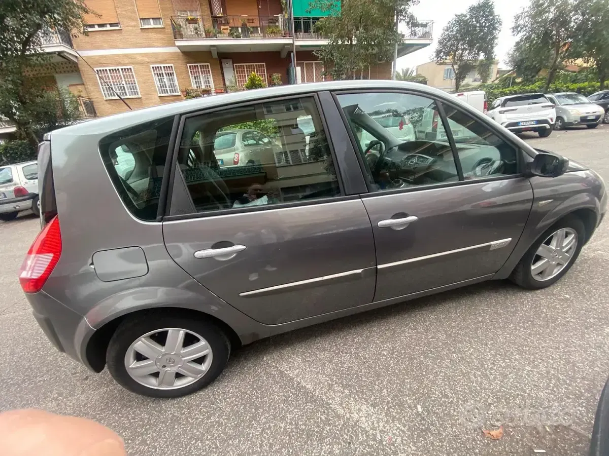 Usata Renault Scénic II 111 CV (81 kW) 2004 Grigio Monovolume