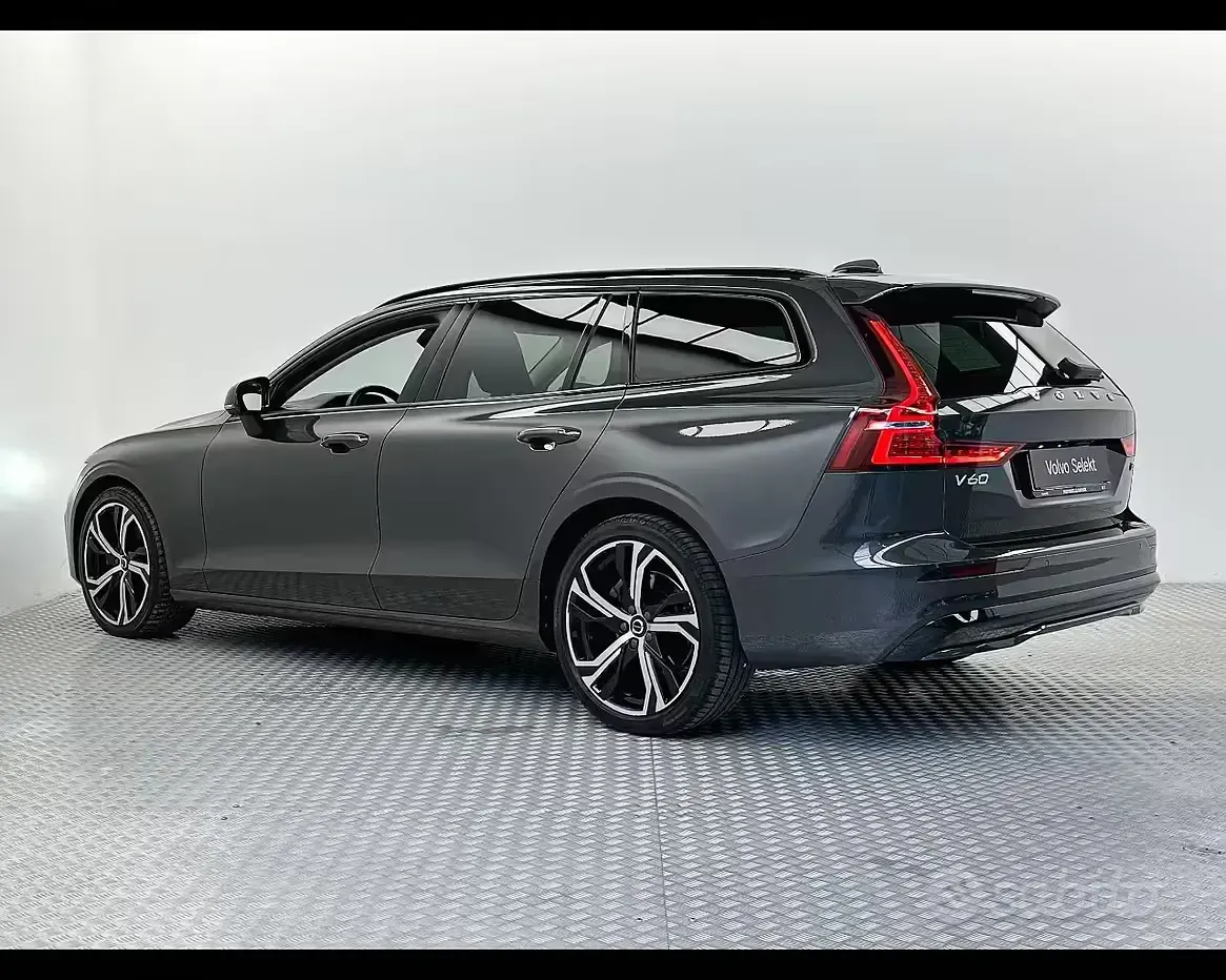 Usata Volvo V60 Plus 197 CV (144 kW) 2023 Platinum grey Station wagon