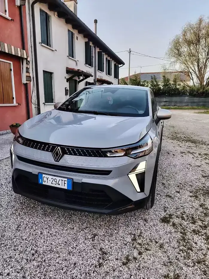 Usata Renault Captur Techno 101 CV (74 kW) 2025 Grigio SUV
