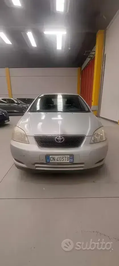 Usata Toyota Corolla 110 CV (80 kW) 2004 Grigio Berlina