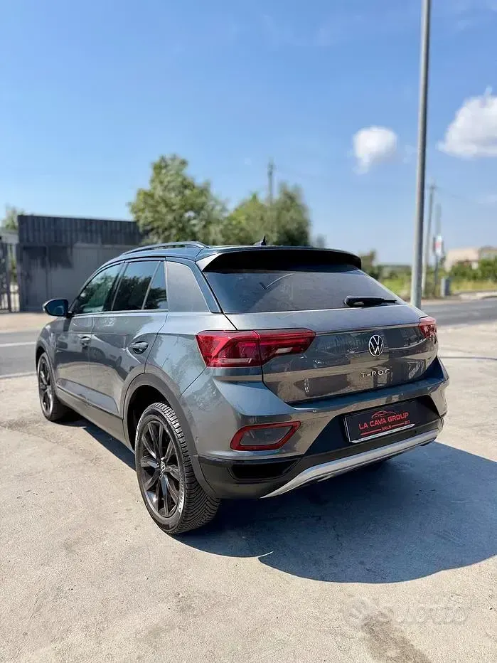Usata VW T-Roc R-line 150 CV (110 kW) 2023 Grigio SUV