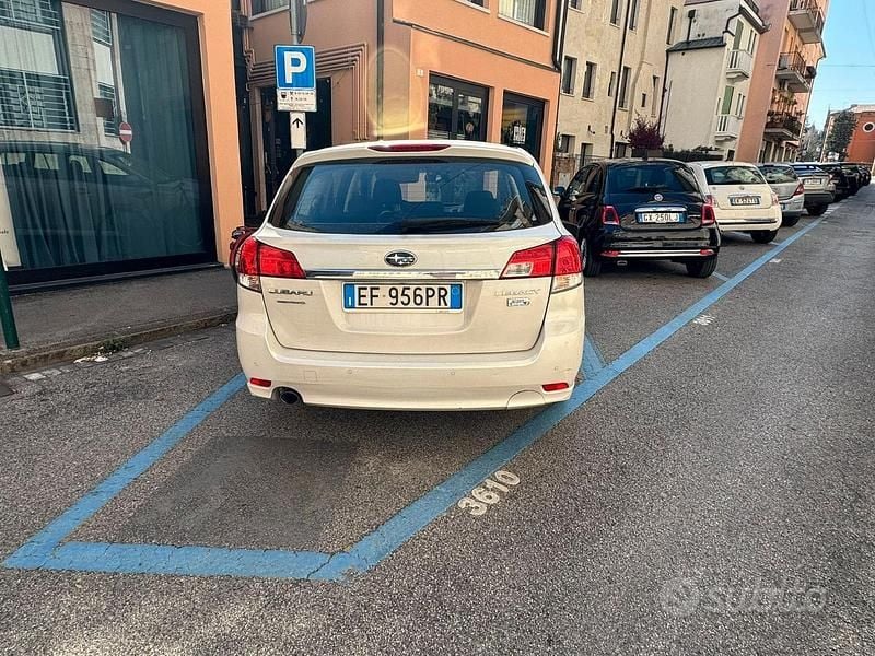 Usata Subaru Legacy Sport 150 CV (110 kW) 2010 Bianco Station wagon