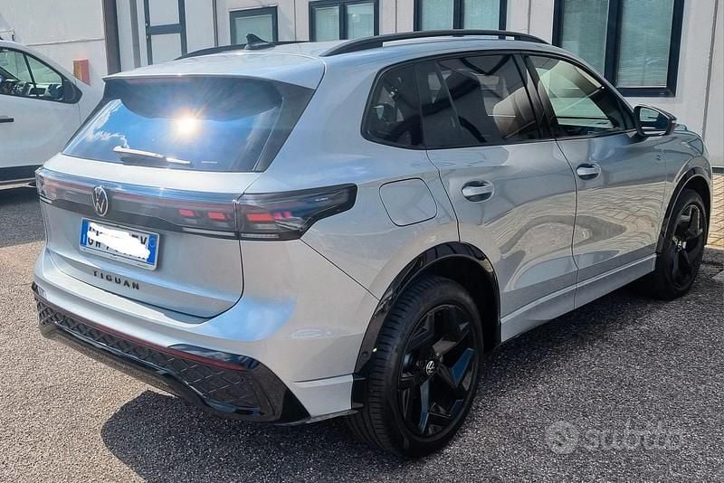 Usata VW Tiguan R-line 150 CV (110 kW) 2024 Grigio SUV