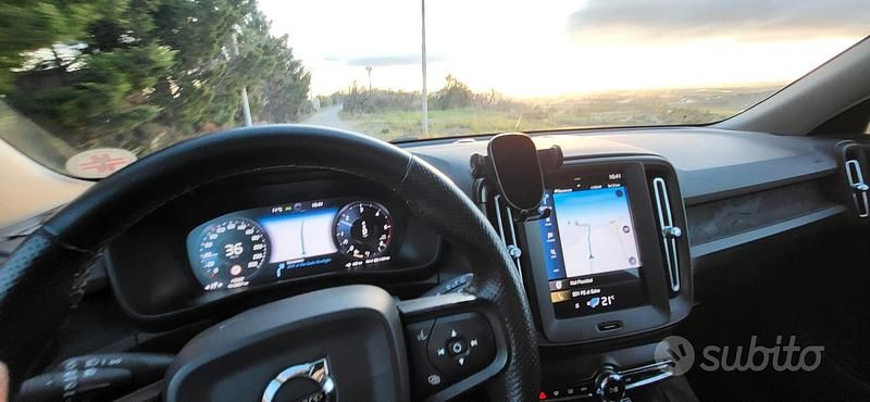 Usata Volvo XC40 Business Edition 150 CV (110 kW) 2020 Grigio SUV