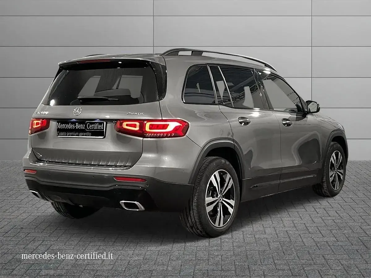 Usata Mercedes GLB200 150 CV (110 kW) 2023 Grigio medio metallizzato SUV