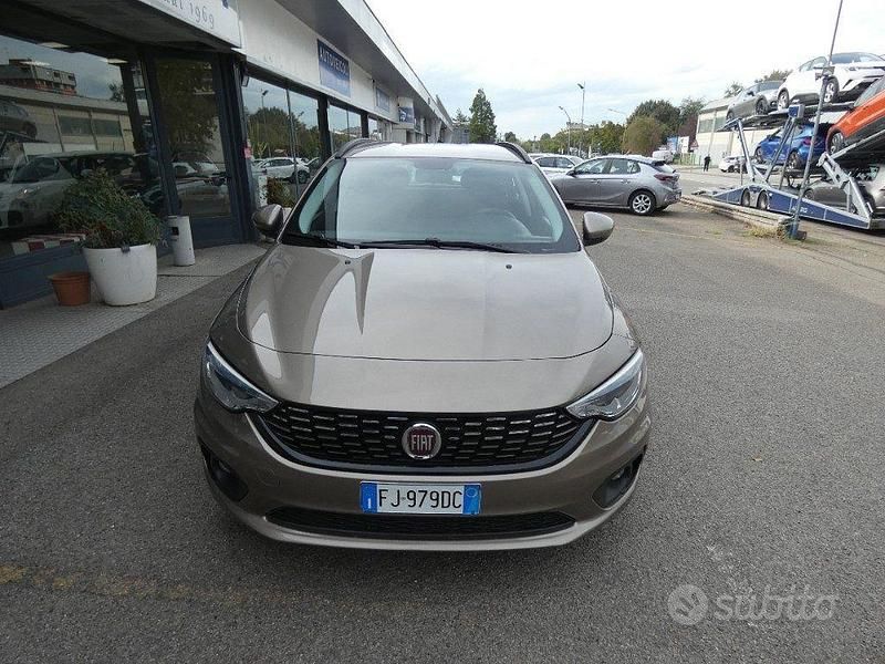Usata Fiat Tipo Business 120 CV (88 kW) 2017 Beige(met.) Station wagon