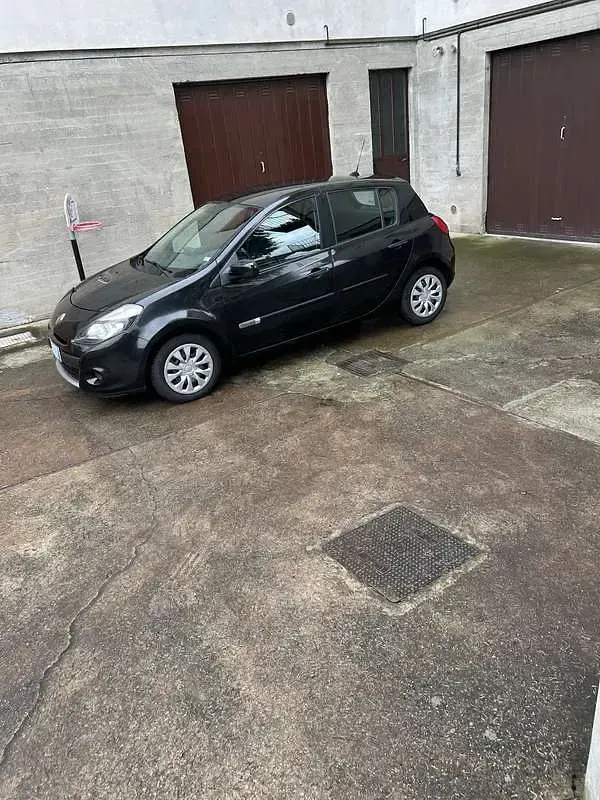 Gebraucht Renault Clio II Dynamique 68 PS (50 kW) 2010 Limousine