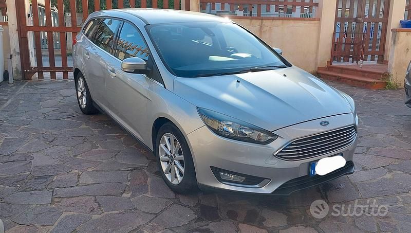 Usata Ford Focus 120 CV (88 kW) 2015 Grigio Station wagon
