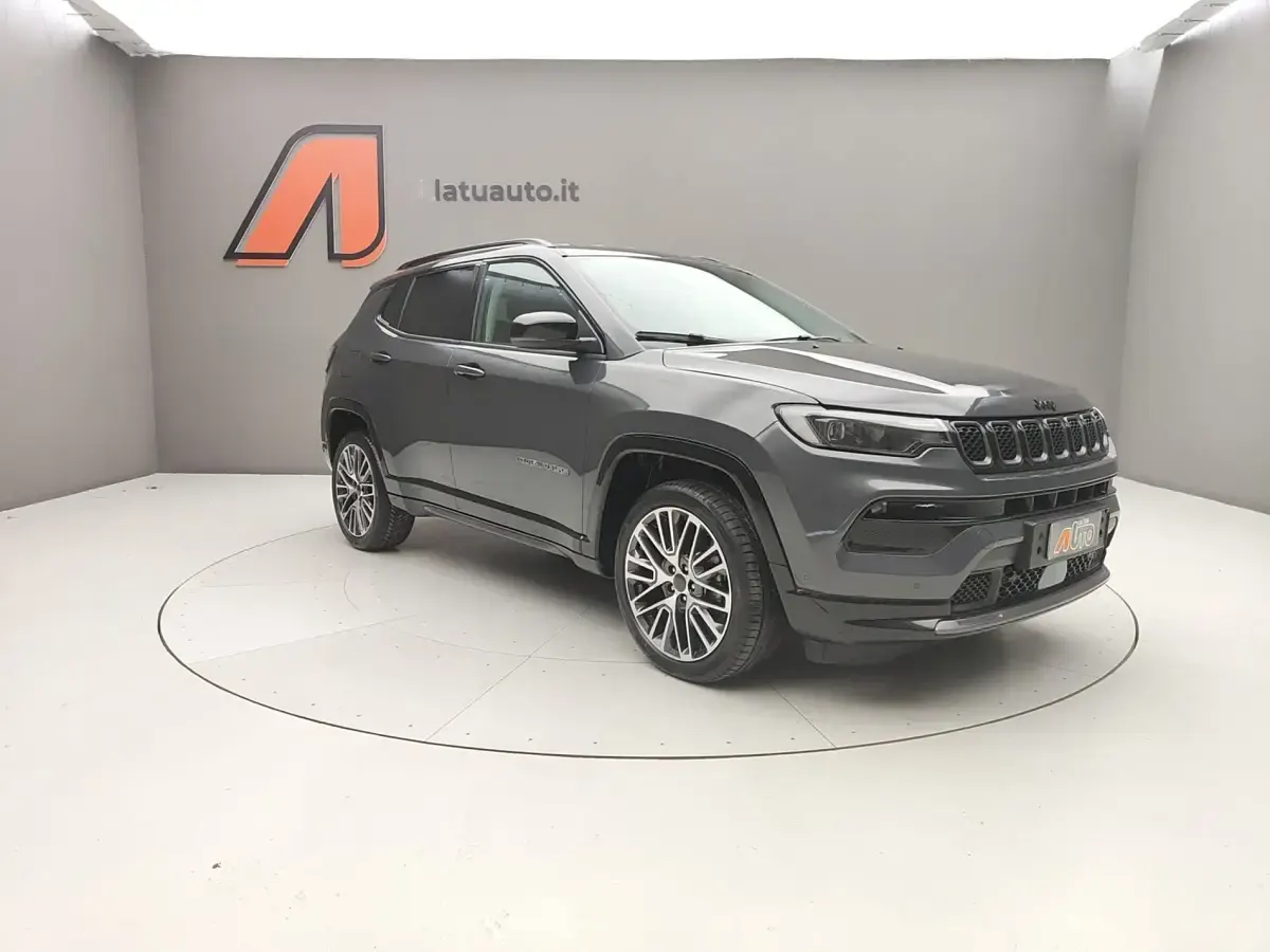 Usata Jeep Compass Summit 131 CV (96 kW) 2025 Graphite grey SUV