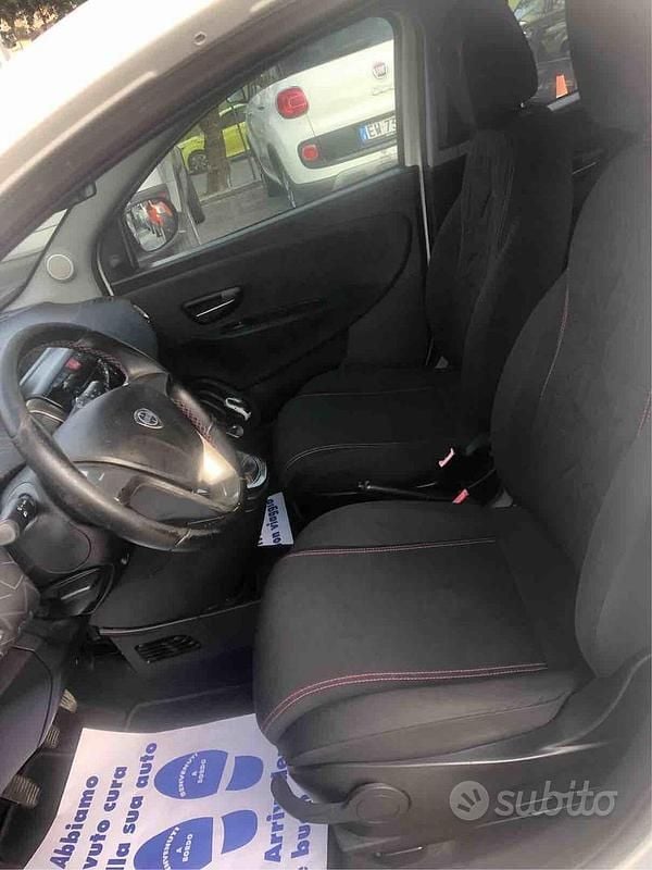 Usata Lancia Ypsilon 69 CV (50 kW) 2013 Bianco Utilitaria