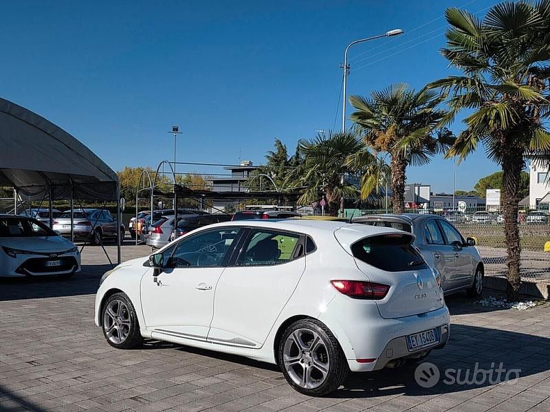 Second-hand Renault Clio IV 120 CP (88 kW) 2015 Alb Berlinǎ