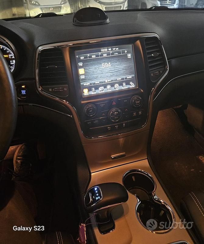 Usata Jeep Grand Cherokee 243 CV (178 kW) 2014 Grigio SUV
