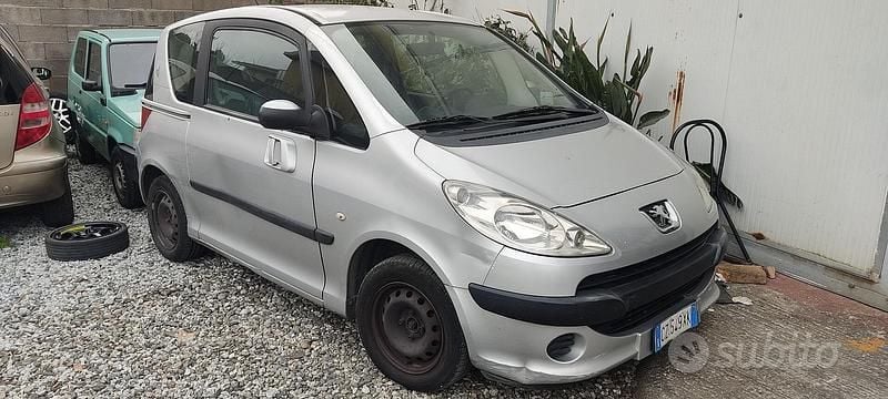 Usata Peugeot 1007 75 CV (55 kW) 2006 Grigio Monovolume